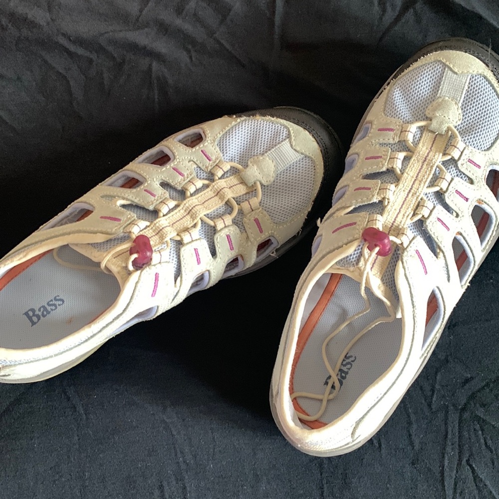 Bess Womens Sneakers. Great Shape!🌷